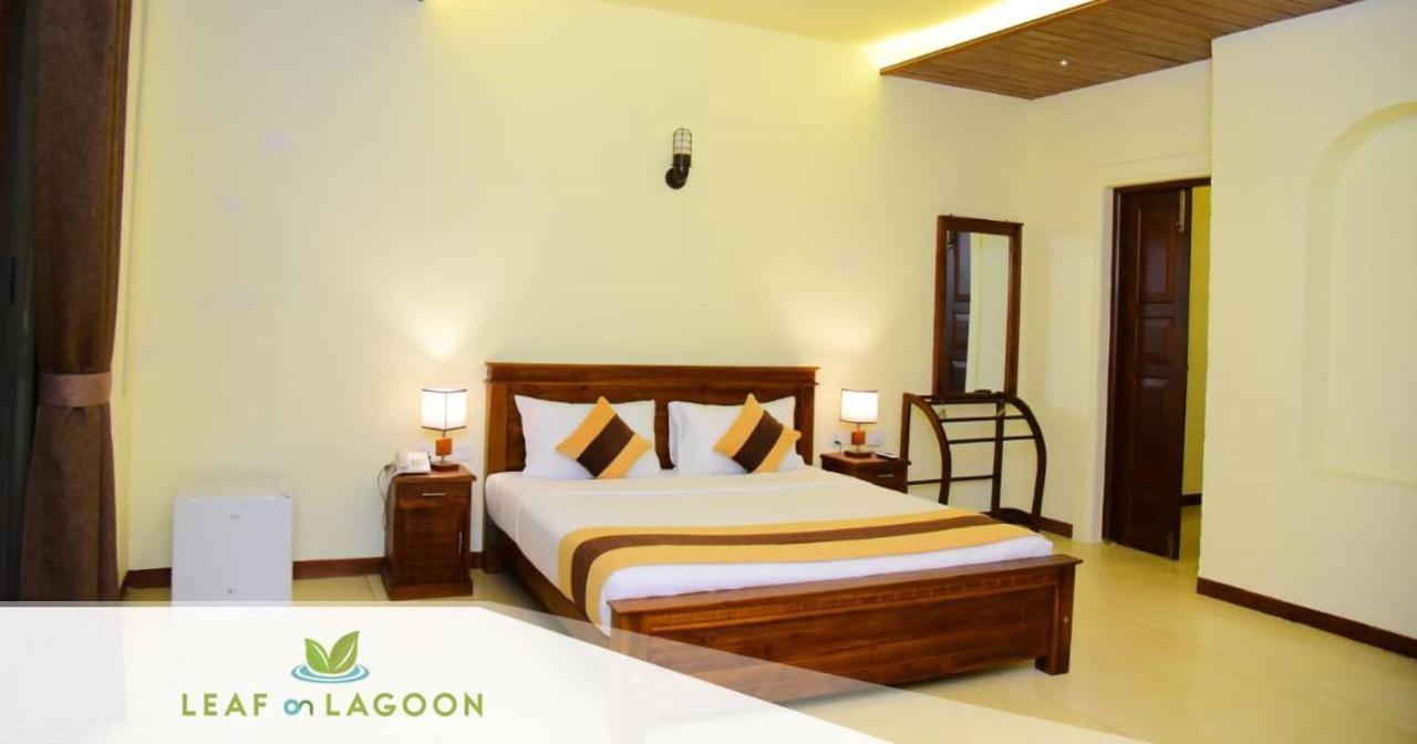 Hotel Leaf On Lagoon Katunayaka Bagian luar foto